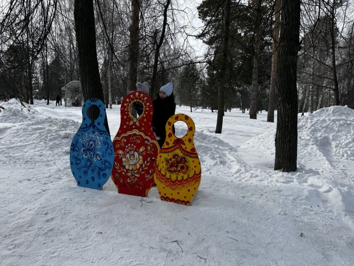 Яркое празднование Масленицы в Скарятинском саду: народные гуляния, блины и сжигание чучела