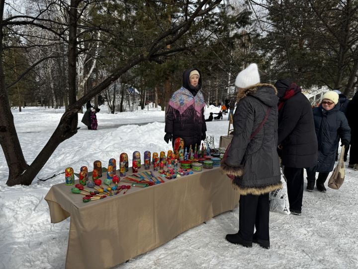 Яркое празднование Масленицы в Скарятинском саду: народные гуляния, блины и сжигание чучела