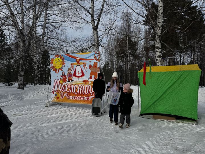 Яркое празднование Масленицы в Скарятинском саду: народные гуляния, блины и сжигание чучела