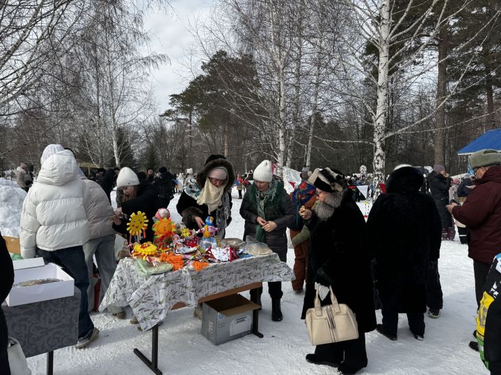Яркое празднование Масленицы в Скарятинском саду: народные гуляния, блины и сжигание чучела
