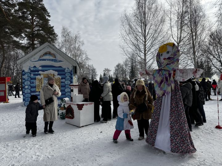 Яркое празднование Масленицы в Скарятинском саду: народные гуляния, блины и сжигание чучела