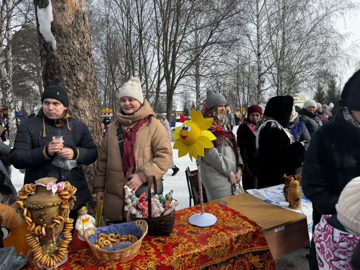 Яркое празднование Масленицы в Скарятинском саду: народные гуляния, блины и сжигание чучела