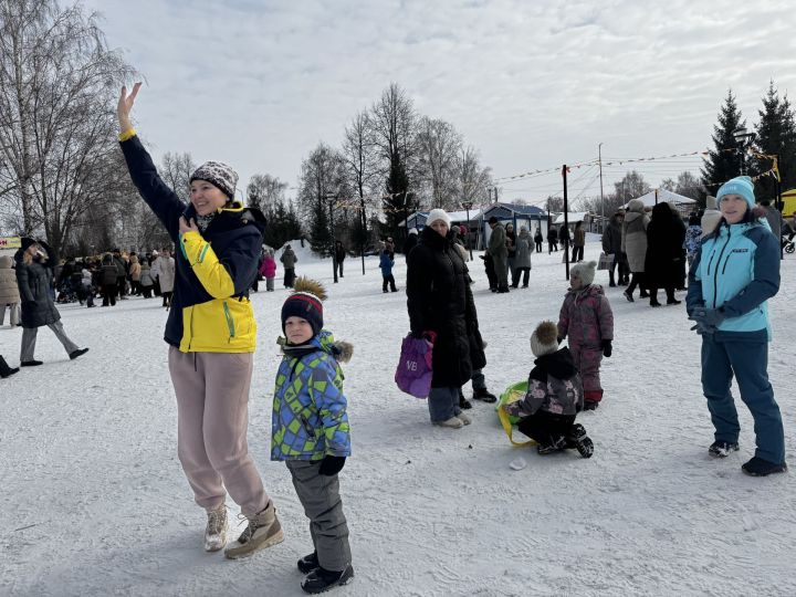 Яркое празднование Масленицы в Скарятинском саду: народные гуляния, блины и сжигание чучела