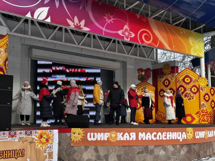 Яркое празднование Масленицы в Скарятинском саду: народные гуляния, блины и сжигание чучела