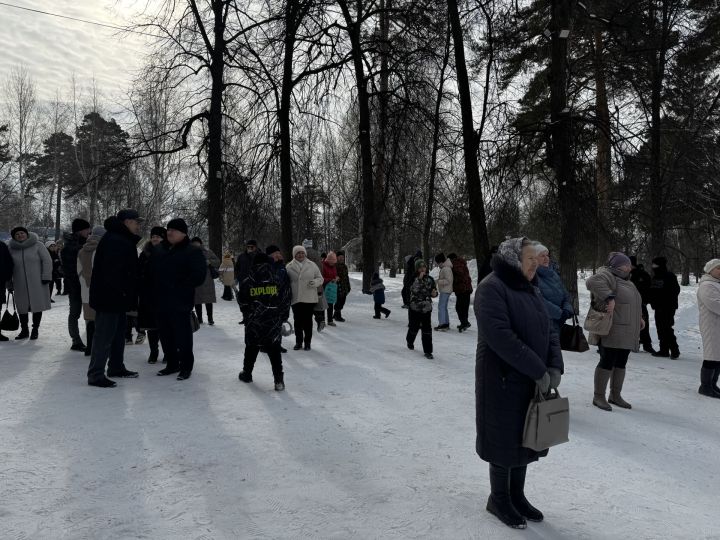 Яркое празднование Масленицы в Скарятинском саду: народные гуляния, блины и сжигание чучела