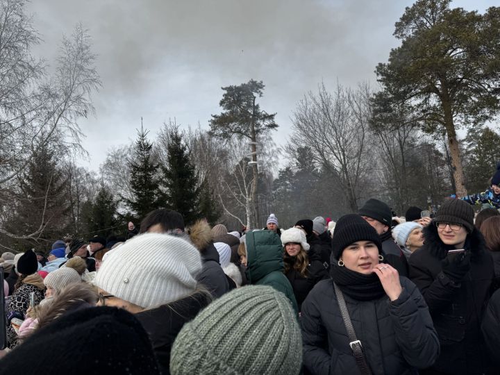 Яркое празднование Масленицы в Скарятинском саду: народные гуляния, блины и сжигание чучела