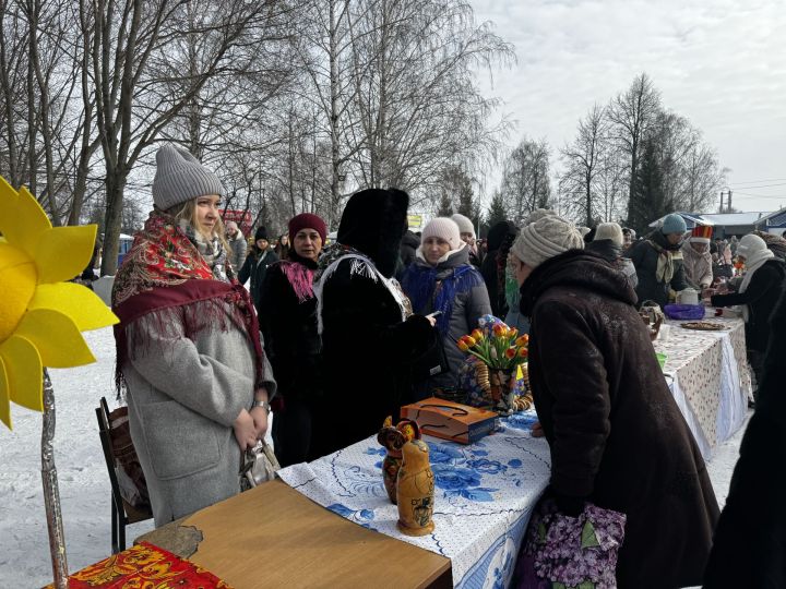 Яркое празднование Масленицы в Скарятинском саду: народные гуляния, блины и сжигание чучела