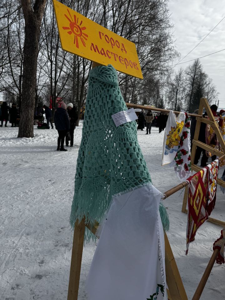 Яркое празднование Масленицы в Скарятинском саду: народные гуляния, блины и сжигание чучела