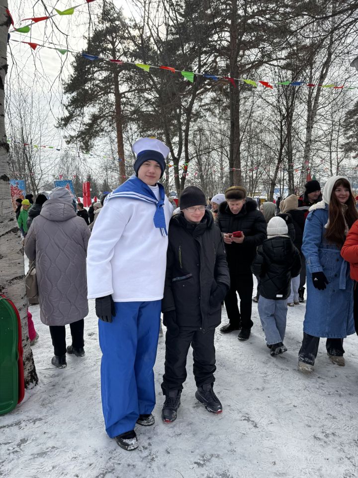 Яркое празднование Масленицы в Скарятинском саду: народные гуляния, блины и сжигание чучела