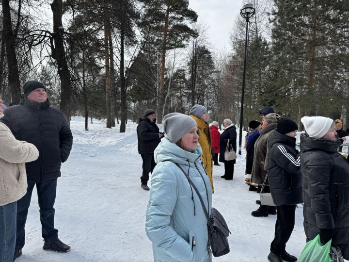 Яркое празднование Масленицы в Скарятинском саду: народные гуляния, блины и сжигание чучела