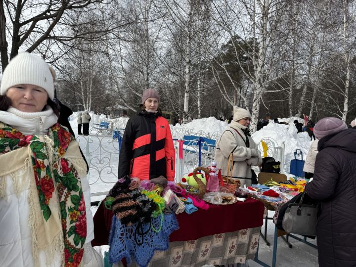 Яркое празднование Масленицы в Скарятинском саду: народные гуляния, блины и сжигание чучела