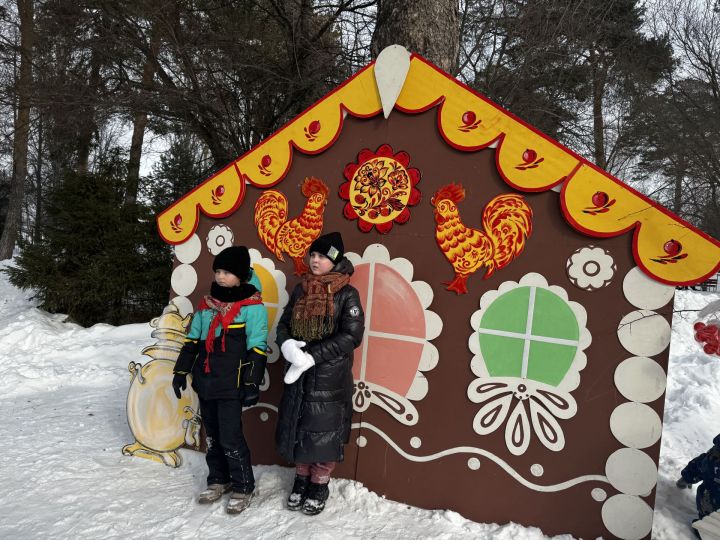 Яркое празднование Масленицы в Скарятинском саду: народные гуляния, блины и сжигание чучела