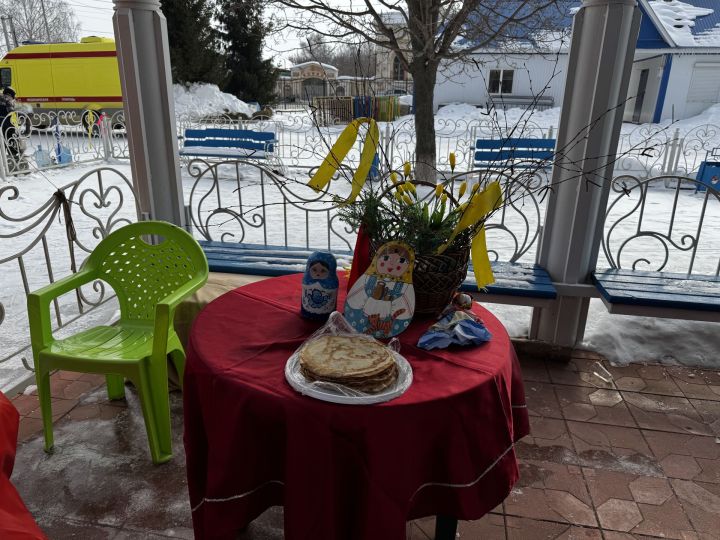 Яркое празднование Масленицы в Скарятинском саду: народные гуляния, блины и сжигание чучела