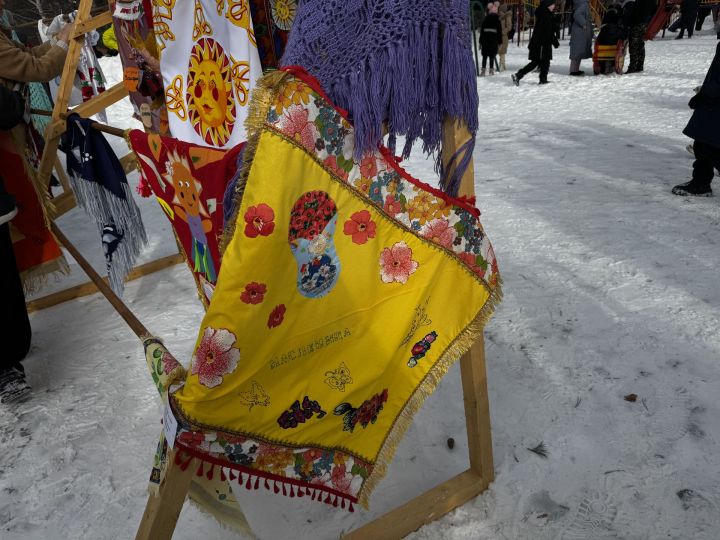 Яркое празднование Масленицы в Скарятинском саду: народные гуляния, блины и сжигание чучела