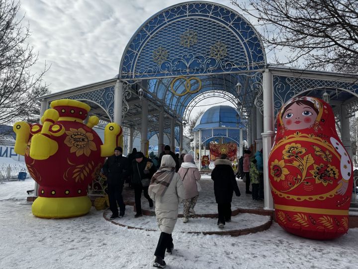 Яркое празднование Масленицы в Скарятинском саду: народные гуляния, блины и сжигание чучела