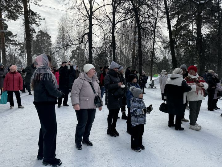 Яркое празднование Масленицы в Скарятинском саду: народные гуляния, блины и сжигание чучела