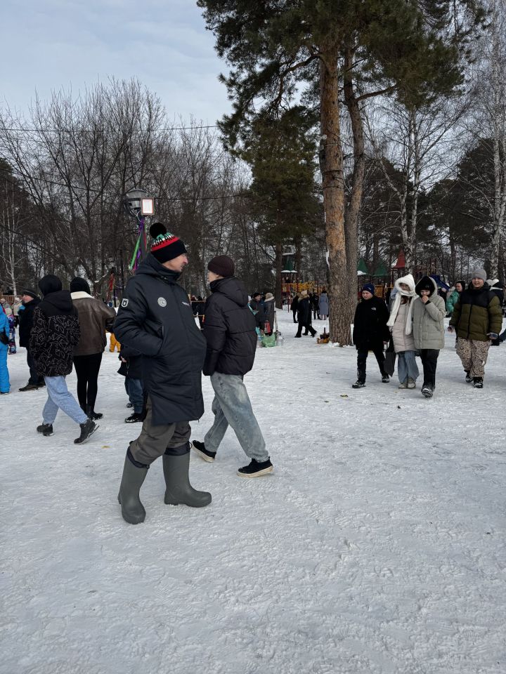 Яркое празднование Масленицы в Скарятинском саду: народные гуляния, блины и сжигание чучела