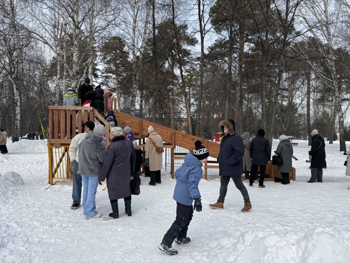 Яркое празднование Масленицы в Скарятинском саду: народные гуляния, блины и сжигание чучела