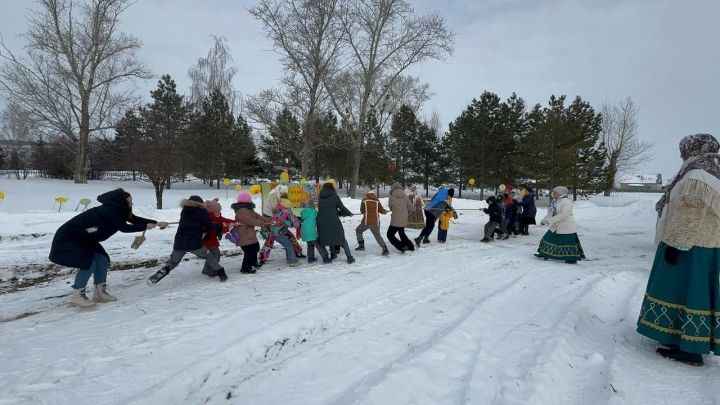 В селе Большой Толкиш проводили зиму веселым праздником
