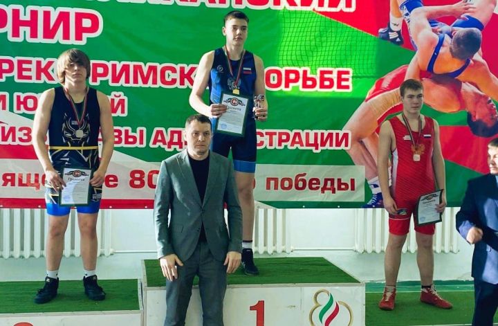 Чистопольские спортсмены успешно выступили на соревнованиях по греко-римской борьбе