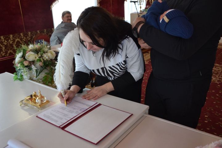 В семье бойца СВО из Чистополя родился четвертый ребенок