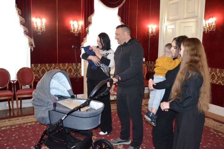 В семье бойца СВО из Чистополя родился четвертый ребенок