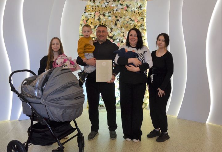 В семье бойца СВО из Чистополя родился четвертый ребенок