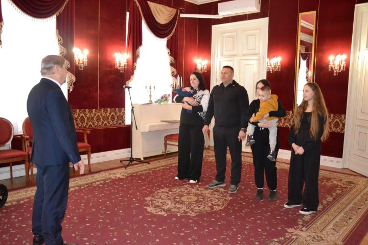 В семье бойца СВО из Чистополя родился четвертый ребенок