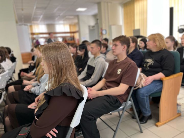 Круглый стол «Будущее без терроризма, терроризм без будущего»: чистопольская молодежь обсудила противодействие экстремизму