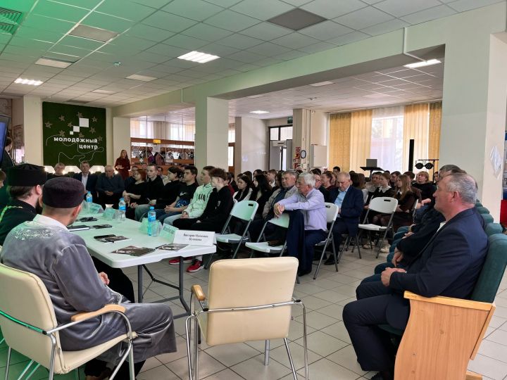 Круглый стол «Будущее без терроризма, терроризм без будущего»: чистопольская молодежь обсудила противодействие экстремизму