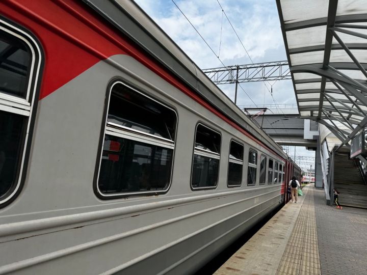 Мужчина попал под поезд на станции Аметьево в Казани