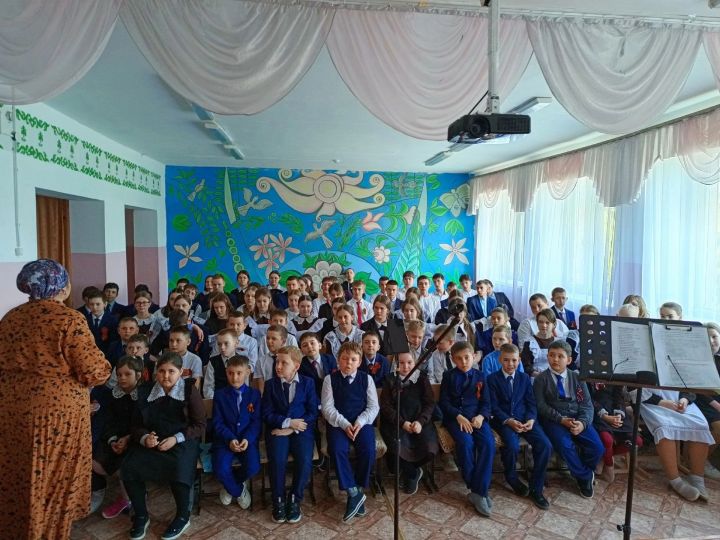 Патриотический концерт в Юлдузской школе собрал зрителей в преддверии Дня Победы