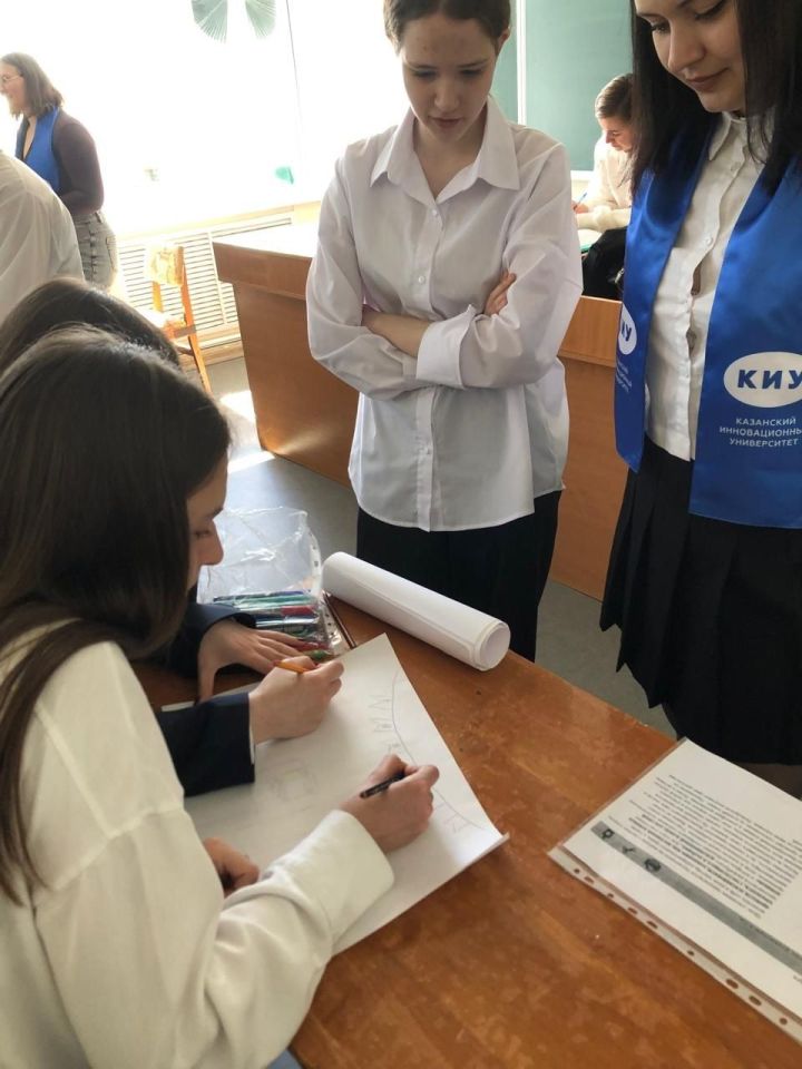 Правовой квест «Знатоки права» прошёл в чистопольской школе: молодежь готовится к выборам