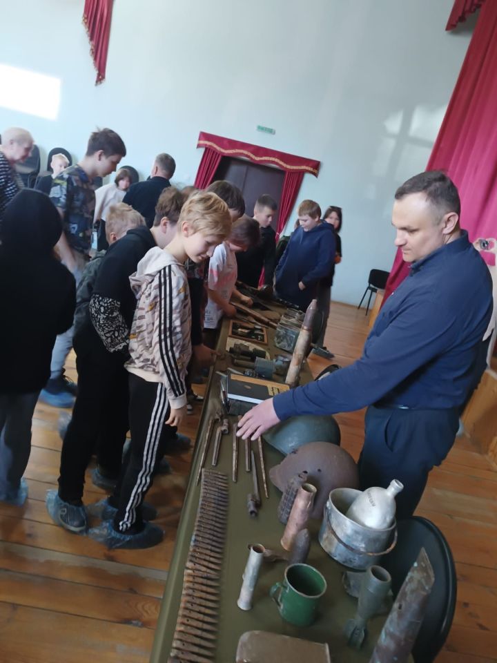 Чистопольский поисковый отряд «Выстрел» передал экспонаты для нового музея в Богородицком