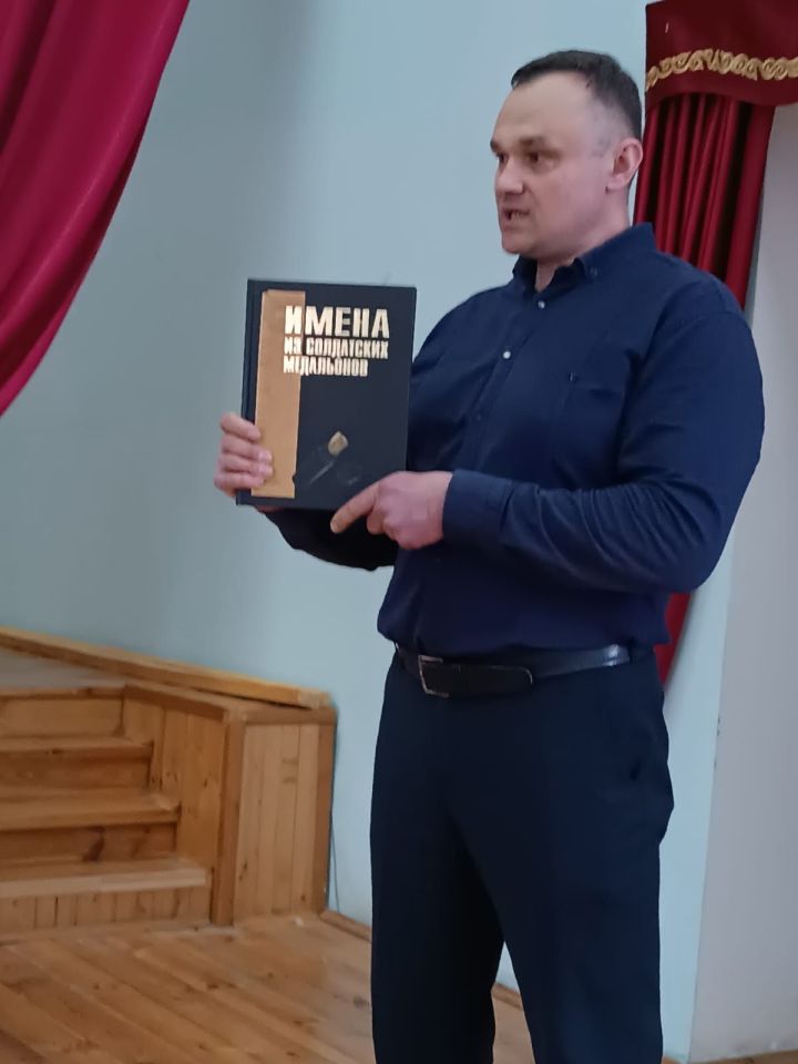 Чистопольский поисковый отряд «Выстрел» передал экспонаты для нового музея в Богородицком