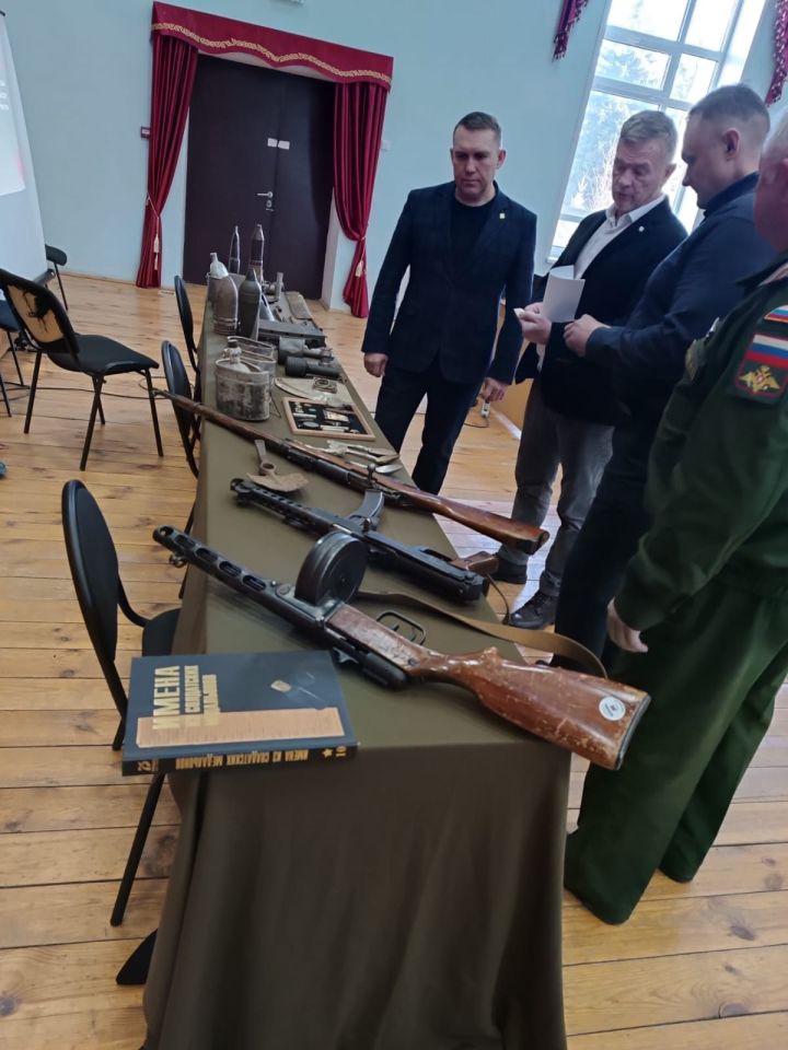 Чистопольский поисковый отряд «Выстрел» передал экспонаты для нового музея в Богородицком