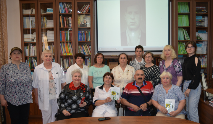 В Чистопольской библиотеке представили новый сборник стихов «Судьба человека»