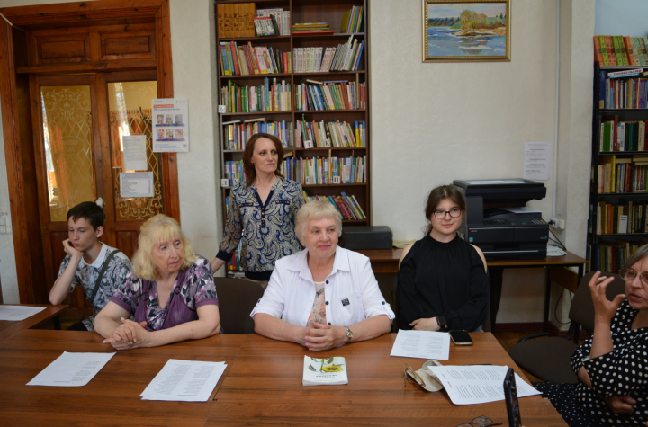 В Чистопольской библиотеке представили новый сборник стихов «Судьба человека»