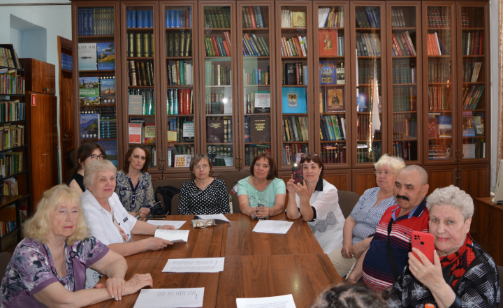 В Чистопольской библиотеке представили новый сборник стихов «Судьба человека»