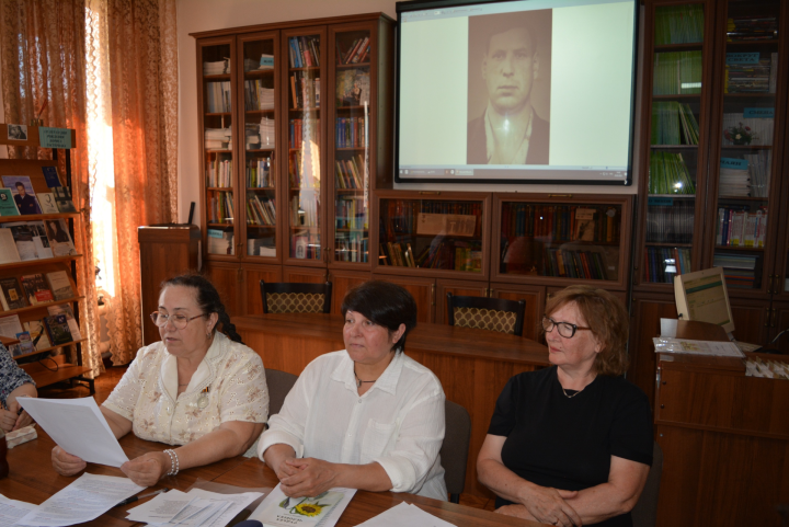 В Чистопольской библиотеке представили новый сборник стихов «Судьба человека»