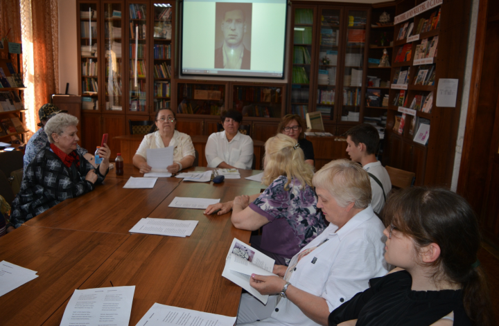 В Чистопольской библиотеке представили новый сборник стихов «Судьба человека»