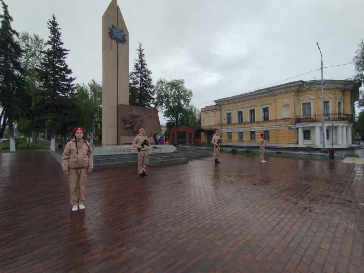 В Чистополе стартовала «Вахта Памяти» у Вечного огня в честь 80-летия Победы
