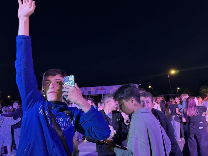 В Чистополе во время дискотеки парень сделал своей возлюбленной предложение руки и сердца