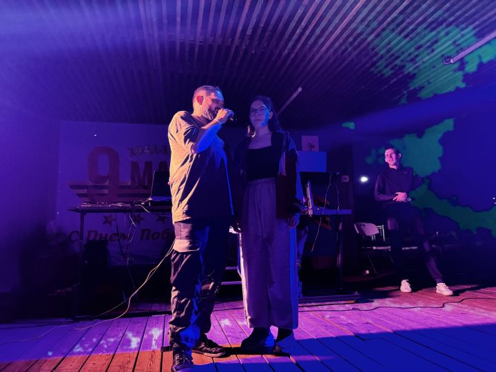 В Чистополе во время дискотеки парень сделал своей возлюбленной предложение руки и сердца