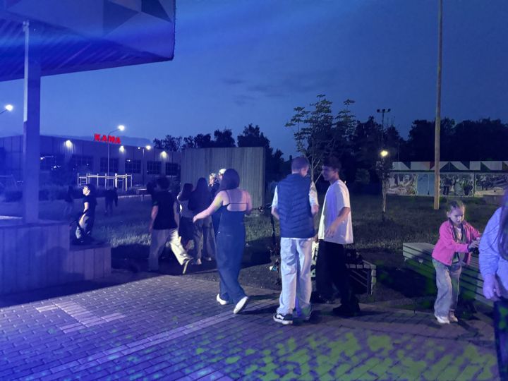 В Чистополе во время дискотеки парень сделал своей возлюбленной предложение руки и сердца