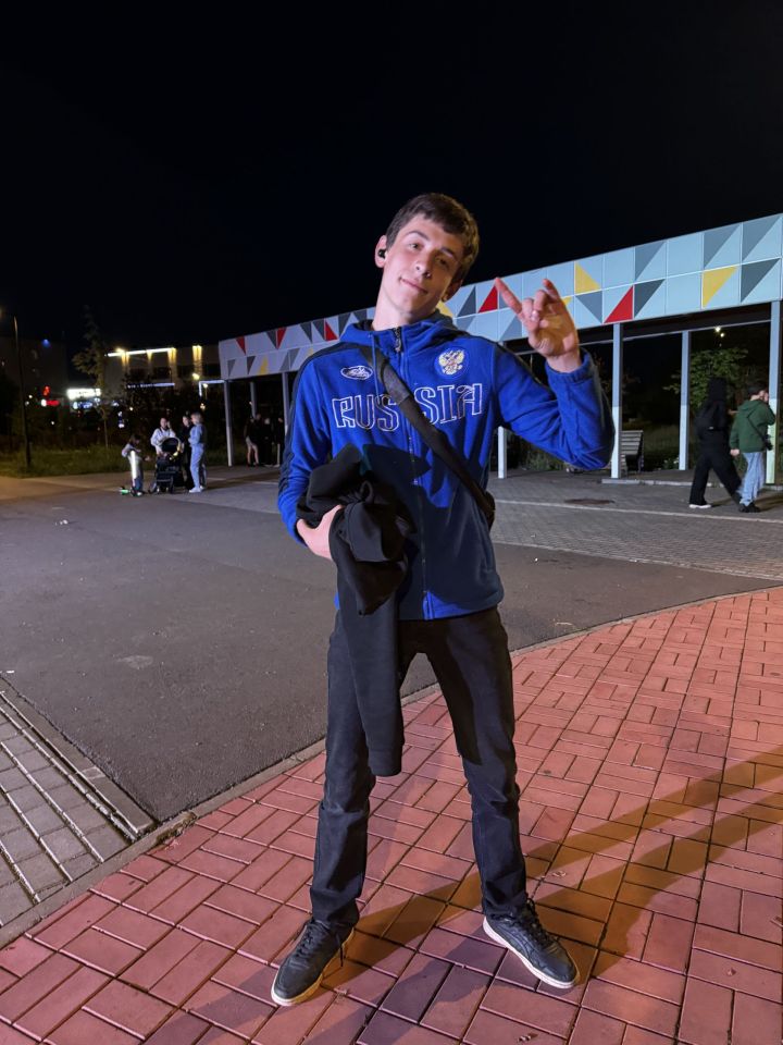 В Чистополе во время дискотеки парень сделал своей возлюбленной предложение руки и сердца