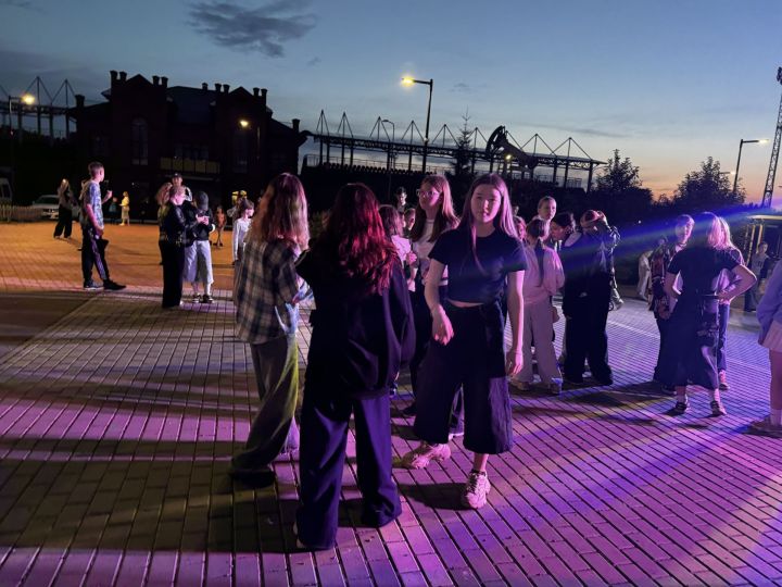 В Чистополе во время дискотеки парень сделал своей возлюбленной предложение руки и сердца