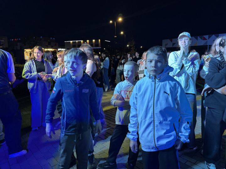 В Чистополе во время дискотеки парень сделал своей возлюбленной предложение руки и сердца