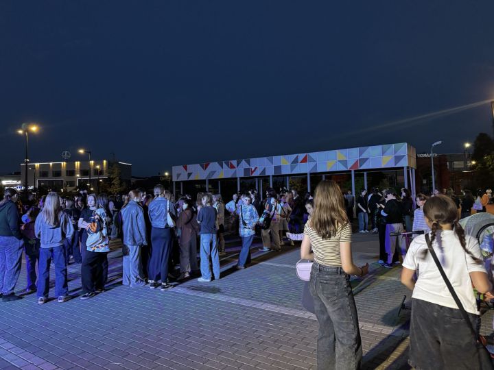 В Чистополе во время дискотеки парень сделал своей возлюбленной предложение руки и сердца