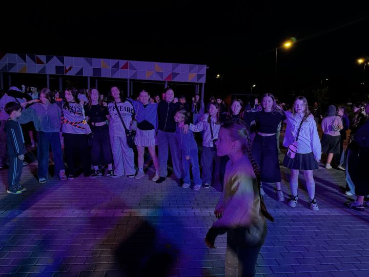 В Чистополе во время дискотеки парень сделал своей возлюбленной предложение руки и сердца